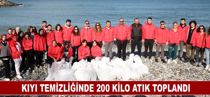 Rize'de kıyı temizliğinde 200 kilo atık toplandı