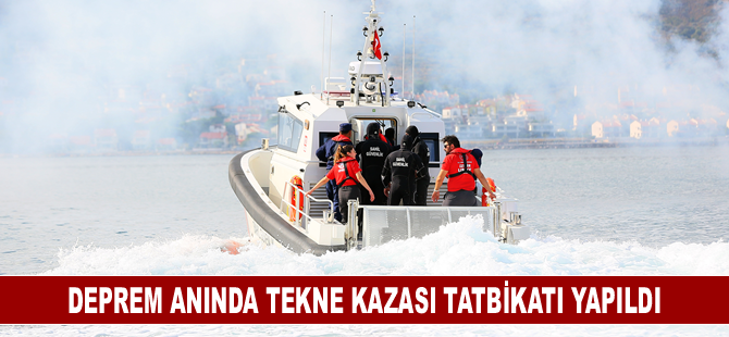 İzmir'de deprem anında tekne kazası tatbikatı yapıldı