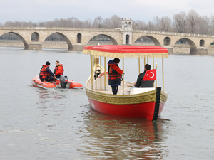 Meriç Nehri'nde kancabaş tipi kayıklarla gezinti yapılabilecek