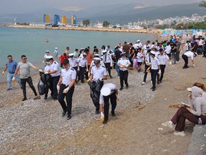 Mersin'de sahil ve deniz dibi temizliği yapıldı