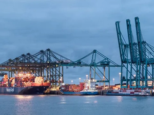 Antwerp Limanı'nda Petrol Sızıntısı: Deurganck Rıhtımı kapatıldı