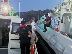 Fethiye açıklarındaki teknede rahatsızlanan çocuğa tıbbi tahliye