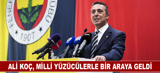 Fenerbahçe Kulübü Başkanı Ali Koç, milli yüzücülerle bir araya geldi