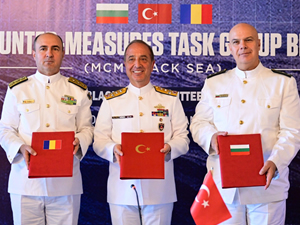 MCM Black Sea gemileri boğaza açıldı