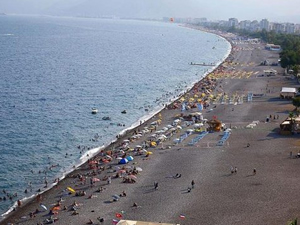 Antalya'nın kıyılarında plastikle mücadele sürüyor