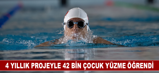 4 yıllık projeyle 42 bin çocuk yüzme öğrendi