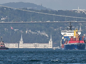 İstanbul Boğazı'nda gemi trafiği çift yönlü askıya alındı