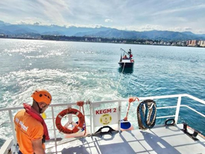 Rize'de sürüklenen tekne kurtarıldı