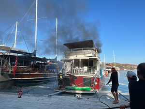 Teknede çıkan yangın maddi hasara neden oldu