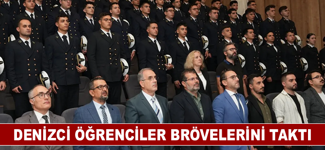 Denizci öğrenciler brövelerini taktı