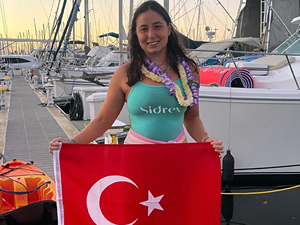 Ultra maraton yüzücüsü Bengisu Avcı, Molokai Kanalı geçişini anlattı