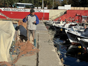 Balıkçılar avlarına "poyraz" molası verdi