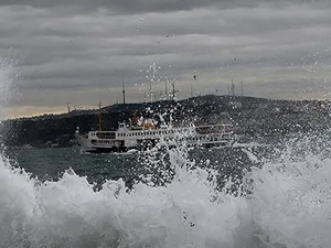 İstanbul'da deniz ulaşımına hava muhalefeti engeli