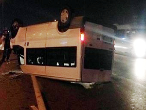 Tersane işçilerini taşıyan minibüs takla attı: 1 ölü, 7 yaralı