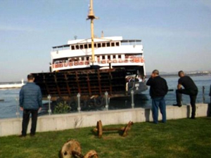 GESTAŞ'a ait "Avşa Adası" adlı araba vapuru karaya oturdu