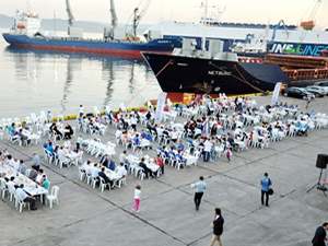 Efesanport'un geleneksel iftarı, liman tesislerinde gerçekleşti