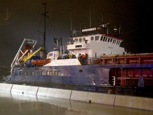 İstanbul Kartal sahilinde 2 gemi karaya oturdu