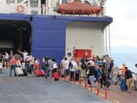 Bandırma Feribot İskelesi'nde bayram yoğunluğu başladı