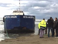 Karadeniz’de sürüklenen 'Rota Akgün' adlı tarama gemisi kıyıya oturdu