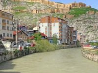 Çoruh nehri artan debisiyle Bayburt'u Venedik'e benzetti