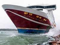 Viking Grace isimli feribot, Baltık Denizi'nde karaya oturdu