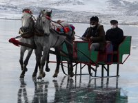 Çıldır Gölü'nde atlı kızak sezonu başladı