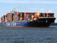 CMA CGM Titus konteyner gemisi, Süveyş Kanalı’nda karaya oturdu