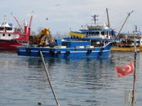 Sezonu bitiren balıkçılar, ağ örmeye başladı