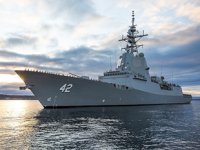 HMAS Sydney adlı savaş gemisinin gövdesinden 2 adet balina ölüsü çıkarıldı