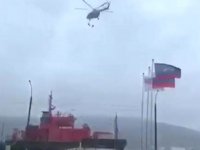 Helikopterden gemiye inmeye çalışan 2 asker düşerek hayatını kaybetti