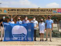 Alanya Belediyesi Engelsiz Halk Plajı’na mavi bayrak ödülü verildi