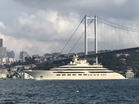 Dilbar isimli süper yat, İstanbul Boğazı'ndan geçti