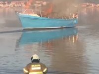 Cunda Adası’nda demirli teknede yangın çıktı