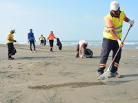 Mersin sahillerinde petrol sızıntısı temizliği yapıldı