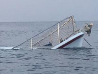 Bodrum'da demirli olan Elly isimli tekne battı