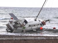 Çilek isimli yelkenli tekne, Bodrum’da karaya oturdu