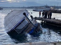 Beykoz'da restoran olarak hizmet veren Kaptan Baba isimli tekne battı