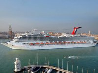 Carnival Freedom gemisi yolcuları korona virüse yakalandı