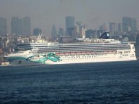 Norwegian Jade isimli yolcu gemisi, İstanbul'a geldi