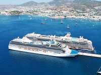 Riviera ve Mein Schiff 5 yolcu gemileri, Bodrum’a geldi