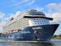 Dev gemi Mein Schiff 6, Bodrum'a 2 bin 119 yolcu getirdi