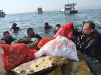 İzmit Körfezi'nde deniz dibi temizliği yapıldı