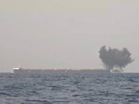 Husiler Arap Denizi'nde İsrail'e ait bir gemiyi vurdu