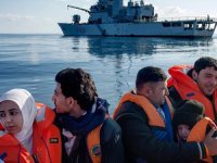 Müslümanları taşıyan tekne "bölge halkının itirazları" nedeniyle kıyıda bekliyor