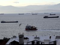 Yük gemileri Sinop'un doğal limanına sığındı