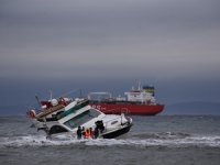 Tekirdağ'da su alan tekne yan yattı: 2 kişi kurtarıldı