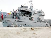 TCG 572 Yüzbaşı İhsan Tolunay ikmal savaş gemisi İnebolu'ya demirledi