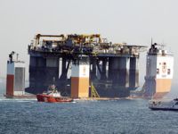 Platform taşıyıcı gemi Dockwise Vanguard, İstanbul Boğazı’ndan geçti