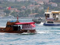 Darbe girişimine İstanbul Boğazı’nda protesto