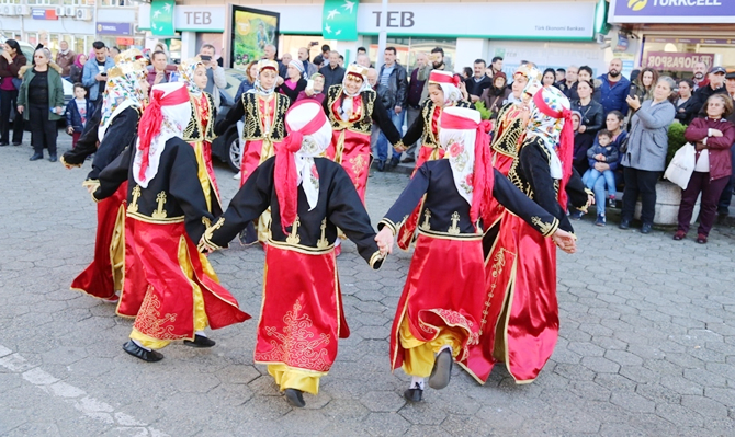 hopa-belediyesi-3uncu-hamsi-senligi-duzenledi_4.jpg